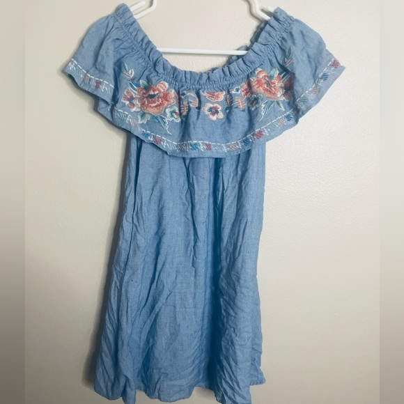 THML Dresses & Skirts - THML Off the Shoulder Lined Dress w/ Embroidered‎ Flowers size small